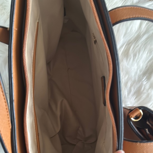 Elegant Tan Handbag Set of 3 - Picture 10 of 15